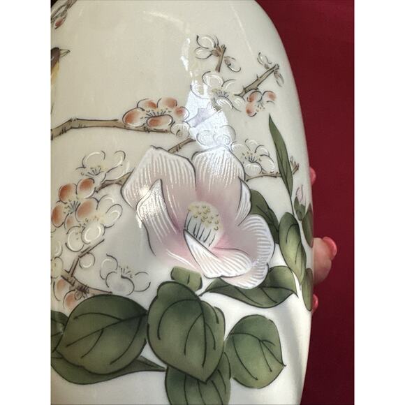 Rare Mid-Century Japan Porcelain Floral Vase Hand painted Birds & Magnolia, 10”H - Picture 9 of 9